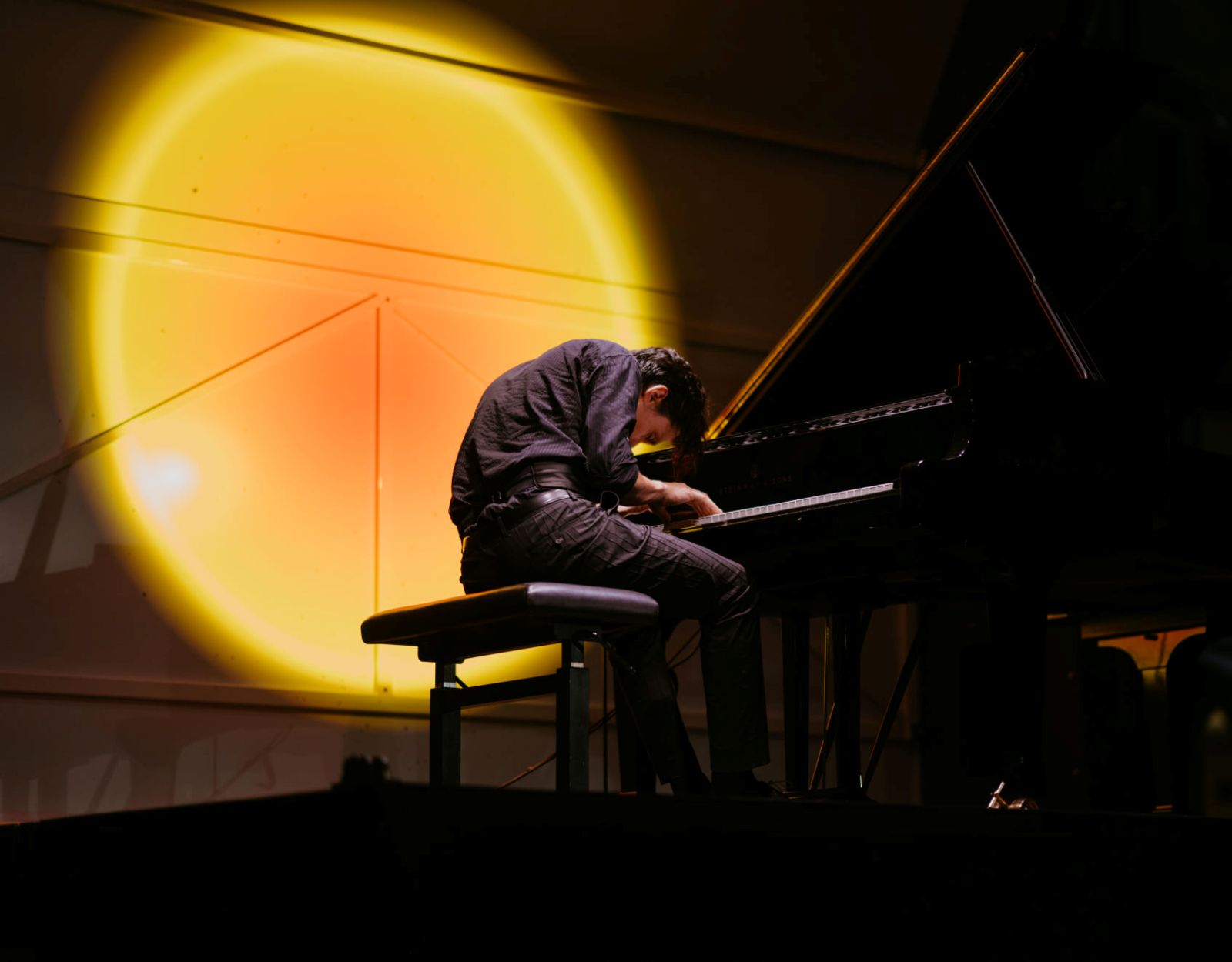 Tony Boy apre il concerto di Madame durante il Madame al Festival Suonica  2022, concerto di musica cantante italiana a Jesolo (VE), Italia, luglio 13  2022 Foto stock - Alamy